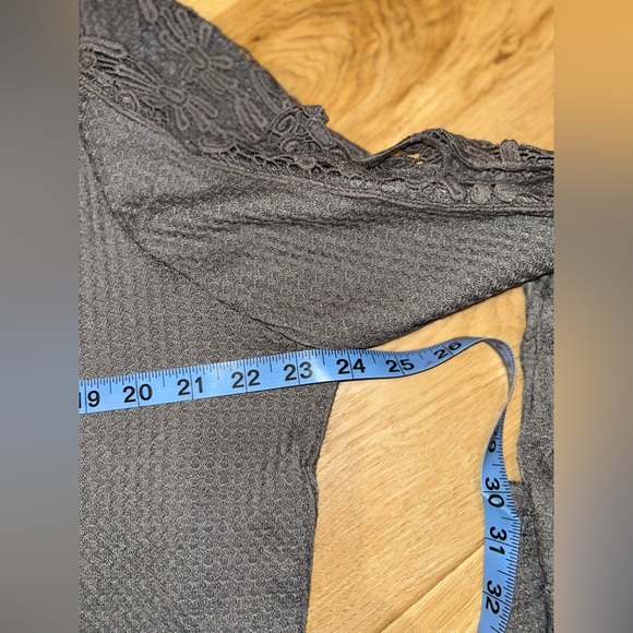 Moral Fiber Women's Waffled Gray Cold Shoulder Top Size 2X - Picture 7 of 8